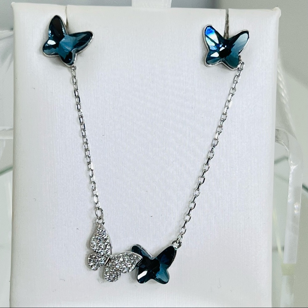 Sterling Silver Swarovski Crystal Jewelery Set.